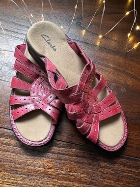 Clarks Women's Maroon Slide In Sandles Size 7